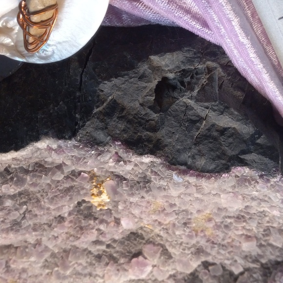 19.52 lb. Purple cubic Fluorite statement piece - Picture 7 of 8